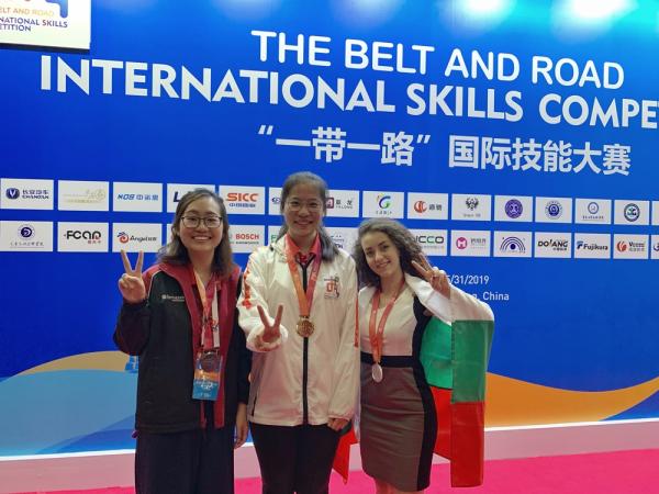 jin_yin_tong_pai_xuan_shou_he_ying__0.jpg