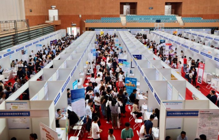 Job Fair of Lingang College Town was Successfully Held in SMU